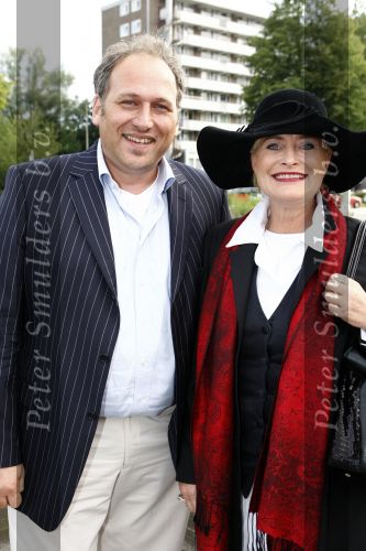 Amsterdam 22 juli 2008
Premiere Circus Renz. 
Vivian Boelen met een vriend