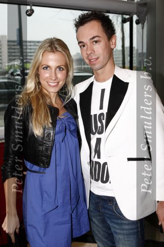 Amsterdam 16 maart 2008
Modeshow Danie Bles in expo 21. Vivian Ewbank Reijs met een vriend
Peter Smulders bv