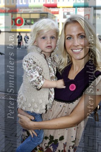 Amsterdam 6 oktober 2007
Premiere Kabouter Plop film in pathe arena. Vivian Reys Ewbank met dochter Day