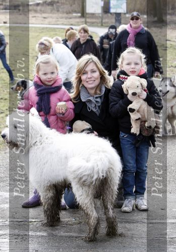Diemen 14  februari 2009
Wandeltocht voor honden in het diemer bos. Vivian Slingerland met puck en Rebel
Peter Smulders bv