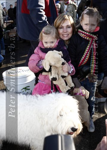 Diemen 14  februari 2009
Wandeltocht voor honden in het diemer bos. Vivian Slingerland met puck en Rebel
Peter Smulders bv