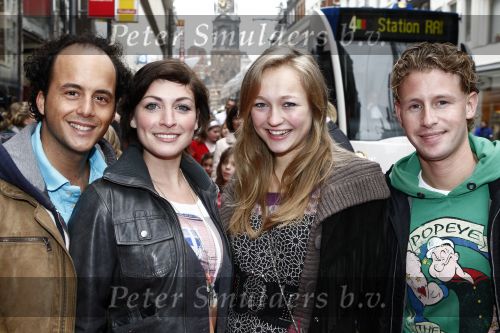 Amsterdam 4 april 2009
Premiere Limo in Tuschinski. Ewout Genemans Jon Karthaus Vivienne v d assem en Monique v d Werff
Peter Smulders bv