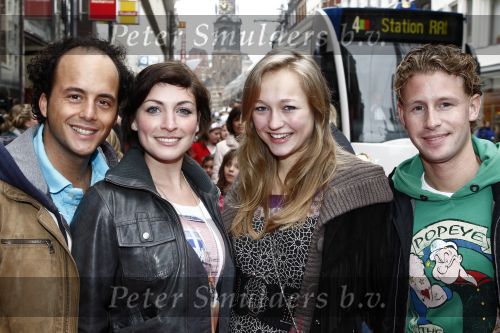 Amsterdam 4 april 2009
Premiere Limo in Tuschinski. Ewout Genemans Jon Karthaus Vivienne v d assem en Monique v d Werff
Peter Smulders bv