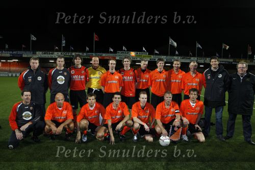 Volendam 24 maart 2009
Artiesten volendam waaronder Jan Smit en Simon Keizer voetballen in het stadion van Volendam tegen oa Mental Theo nabuurs Grad Damen en Rashid. Dick Jol is de scheidsrechter. Uiteindelijk wint brabant met 2-4
Peter Smulders bv
