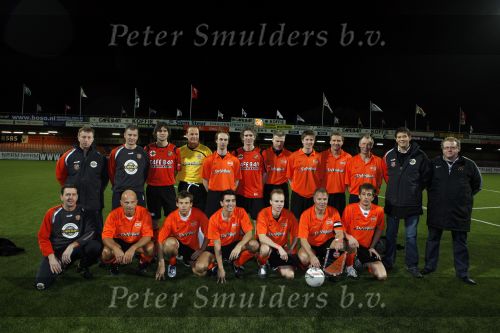 Volendam 24 maart 2009
Artiesten volendam waaronder Jan Smit en Simon Keizer voetballen in het stadion van Volendam tegen oa Mental Theo nabuurs Grad Damen en Rashid. Dick Jol is de scheidsrechter. Uiteindelijk wint brabant met 2-4
Peter Smulders bv