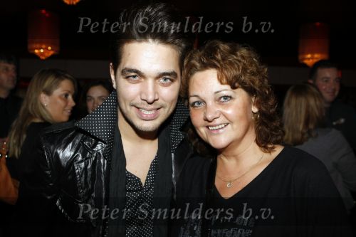 Uitgeest 19 januari 2009
Feest Henk Geels n Bobs saloon. Waylon met zijn moeder
Peter Smulders bv