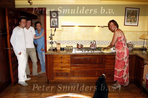 Marbella 24 april 2008
Binnenkijken bij de familie Kazan. Wendy Oscar Renzo Mara en Steven Gazan in hun huis in Marbella.
Peter Smulders bv