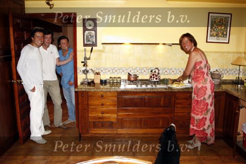 Marbella 24 april 2008
Binnenkijken bij de familie Kazan. Wendy Oscar Renzo Mara en Steven Gazan in hun huis in Marbella.
Peter Smulders bv