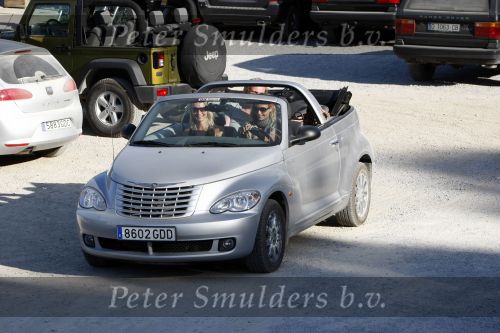 Ibiza 4 juli 2008
Wendy v Dijk op vakantie met haar zoontje Sem en vrienden
Ze heeft een cabrio gehuurd.