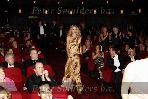 Amsterdam 8 oktober 2007
Wendy v Dijk met moeder en broer Mike bij de premiere van Alles is Liefde in Tuschinski