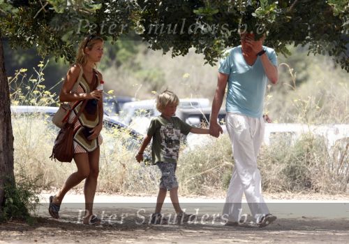 Ibiza  12 juli 2008
Wendy v Dijk met haar zoontje Sem en broer Mike v Dijk op vakantie op ibiza.