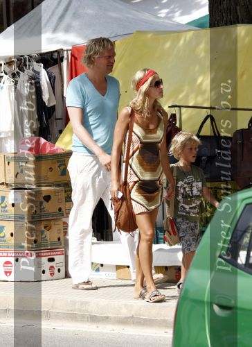 Ibiza  12 juli 2008
Wendy v Dijk met haar zoontje Sem en broer Mike v Dijk op vakantie op ibiza.