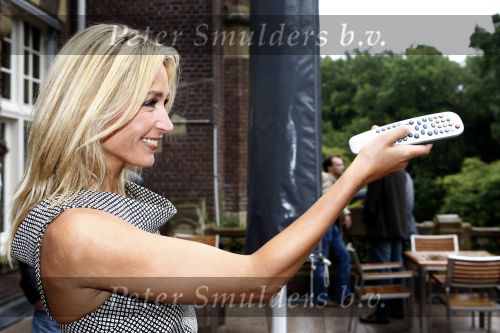 Hilversum 12 augustus 2008
Wendy v Dijk bij presentatie RTL in kasteel de hoge vuursche.