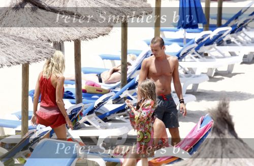 Ibiza  12 juli 2008
Wendy v Dijk met haar zoontje Sem en broer Mike v Dijk op vakantie op ibiza.