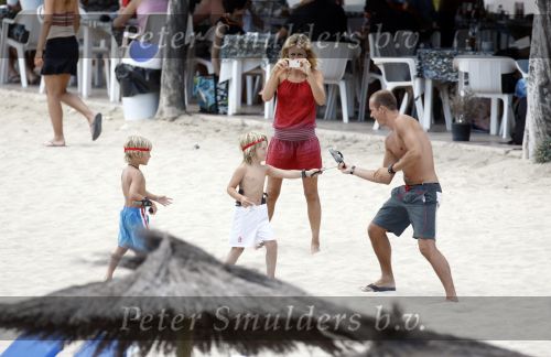 Ibiza  12 juli 2008
Wendy v Dijk met haar zoontje Sem en broer Mike v Dijk op vakantie op ibiza.