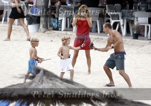 Ibiza  12 juli 2008
Wendy v Dijk met haar zoontje Sem en broer Mike v Dijk op vakantie op ibiza.