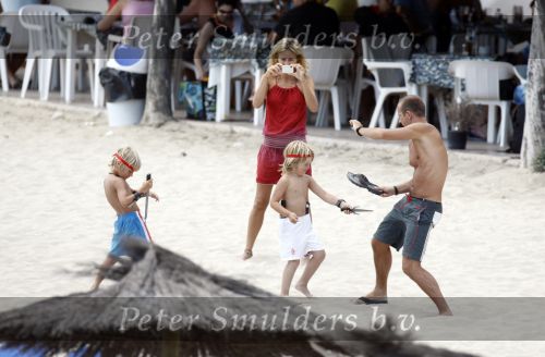 Ibiza  12 juli 2008
Wendy v Dijk met haar zoontje Sem en broer Mike v Dijk op vakantie op ibiza.