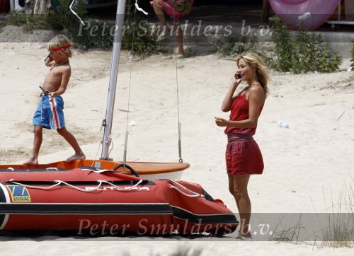 Ibiza  12 juli 2008
Wendy v Dijk met haar zoontje Sem en broer Mike v Dijk op vakantie op ibiza.