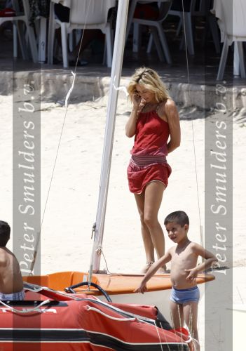 Ibiza  12 juli 2008
Wendy v Dijk met haar zoontje Sem en broer Mike v Dijk op vakantie op ibiza.