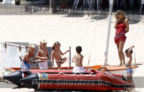 Ibiza  12 juli 2008
Wendy v Dijk met haar zoontje Sem en broer Mike v Dijk op vakantie op ibiza.
