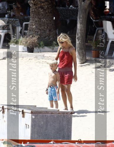 Ibiza  12 juli 2008
Wendy v Dijk met haar zoontje Sem en broer Mike v Dijk op vakantie op ibiza.