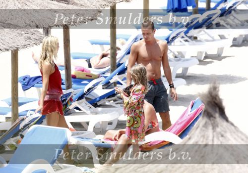 Ibiza  12 juli 2008
Wendy v Dijk met haar zoontje Sem en broer Mike v Dijk op vakantie op ibiza.