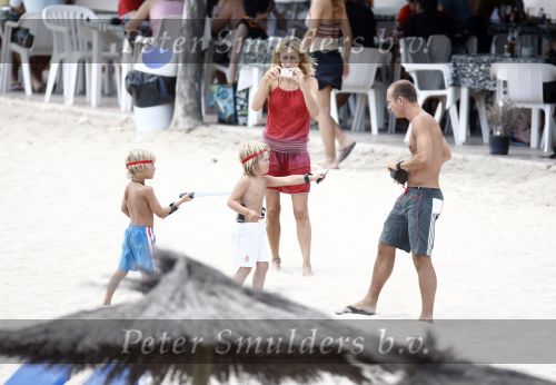 Ibiza  12 juli 2008
Wendy v Dijk met haar zoontje Sem en broer Mike v Dijk op vakantie op ibiza.