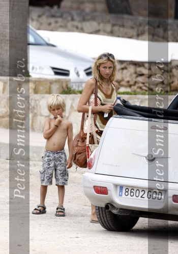 Ibiza  12 juli 2008
Wendy v Dijk met haar zoontje Sem en broer Mike v Dijk op vakantie op ibiza.