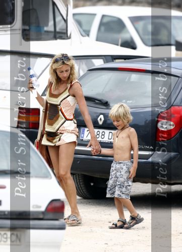 Ibiza  12 juli 2008
Wendy v Dijk met haar zoontje Sem en broer Mike v Dijk op vakantie op ibiza.