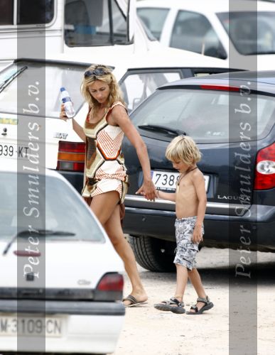 Ibiza  12 juli 2008
Wendy v Dijk met haar zoontje Sem en broer Mike v Dijk op vakantie op ibiza.