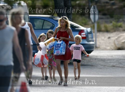 Ibiza  12 juli 2008
Wendy v Dijk met haar zoontje Sem en broer Mike v Dijk op vakantie op ibiza.