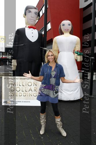 Hilversum 22 augustus 2008
Wendy v Dijk bij de presentatie van haar nieuwe progreamma one million dollar wedding.
Peter Smulders bv