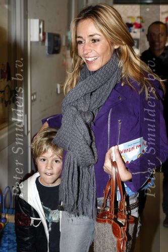 Uithoorn 23 januari 2008
Wendy v Dijk met Sem en broer Mike voorlezen tijdens de nationale vorleesdag  bij de speeldoos.