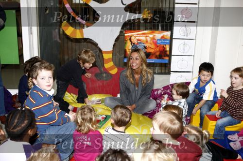 Uithoorn 23 januari 2008
Wendy v Dijk met Sem en broer Mike voorlezen tijdens de nationale vorleesdag  bij de speeldoos.