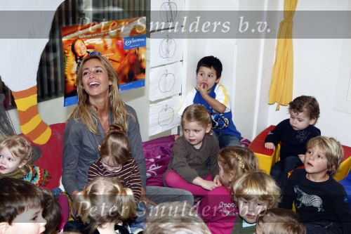 Uithoorn 23 januari 2008
Wendy v Dijk met Sem en broer Mike voorlezen tijdens de nationale vorleesdag  bij de speeldoos.