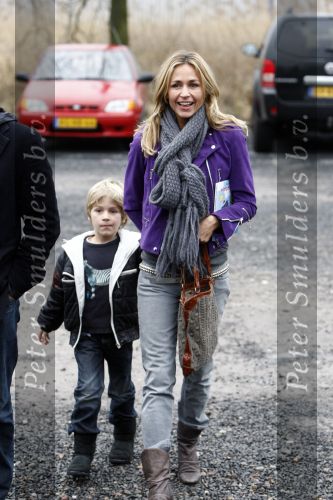 Uithoorn 23 januari 2008
Wendy v Dijk met Sem en broer Mike voorlezen tijdens de nationale vorleesdag  bij de speeldoos.