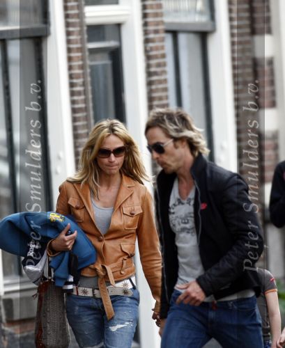Weesp 27 april 2008
Wendy v Dijk met Sem en Chris zegers met.. zitten op terras iets te eten .
Peter Smulders bv