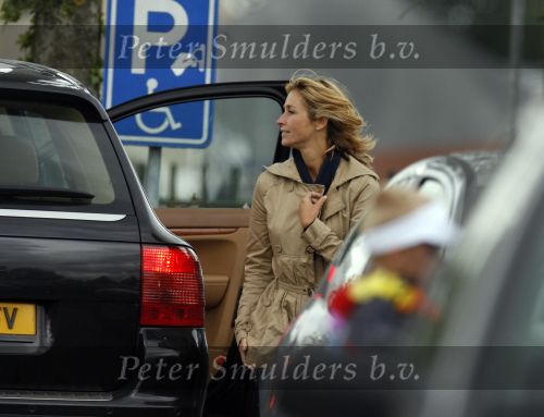 Hilversum 29 juni 2007
Xander de Buisonje Wendy v Dijk zoontje Sem en de moeder van Wendy v Dijk bij Mc Donalds in Hilversum.