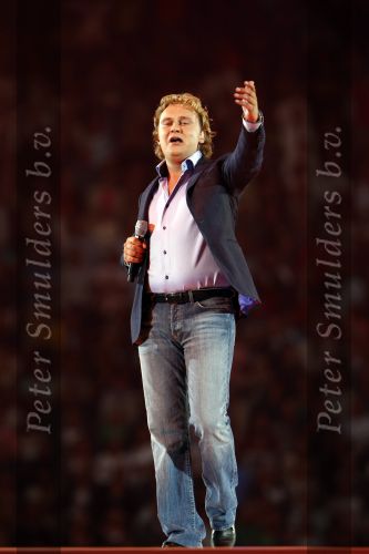 Amsterdam 26 mei 2008
Artiesten zingen andre hazes in concert in de arena. 
Wesley Bronkhorst