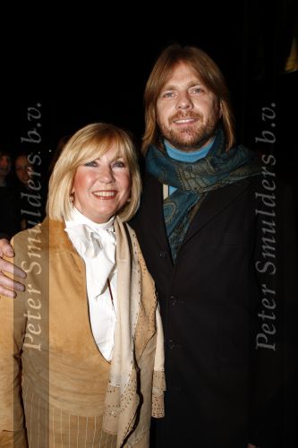 Bussum 25 februari 2008
Premiere Simone Kleinsma in het spant in bussum.   Willeke Alberti met de man/vriend van Robert Long Kristof  
Peter Smulders bv