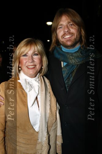 Bussum 25 februari 2008
Premiere Simone Kleinsma in het spant in bussum.   Willeke Alberti met de man/vriend van Robert Long Kristof  
Peter Smulders bv