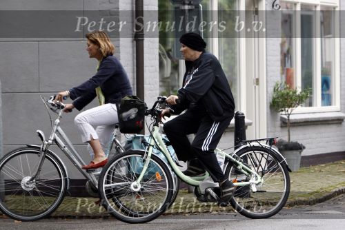 Vreeland 12 september 2008
Willeke v Ammelrooy met een vriendin aan het fietsen.