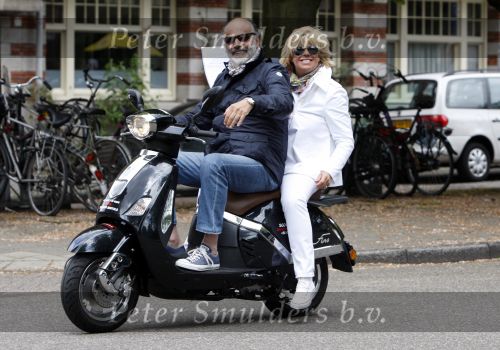 Amsterdam 18 mei 2008
Leco v Zadelhoff viert zijn 40e verjaardag met zijn vrienden in het hilton en ze maken een scooter rally door Amsterdam. Willem Hendriks met ....