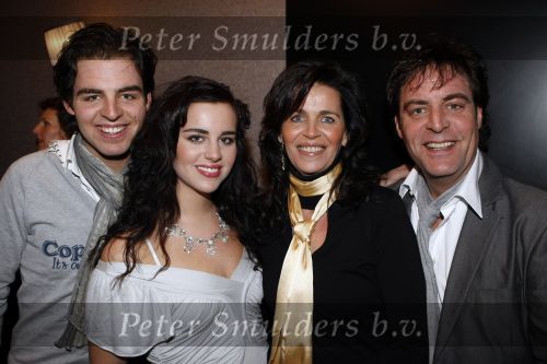 Uitgeest 19 januari 2009
Feest Henk Geels n Bobs saloon. Willem Mulder met vrouw en zoon en dochter
Peter Smulders bv