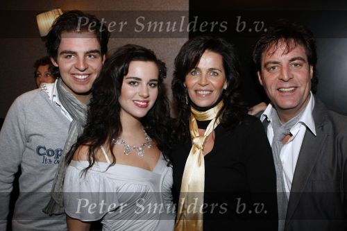 Uitgeest 19 januari 2009
Feest Henk Geels n Bobs saloon. Willem Mulder met vrouw en zoon en dochter
Peter Smulders bv