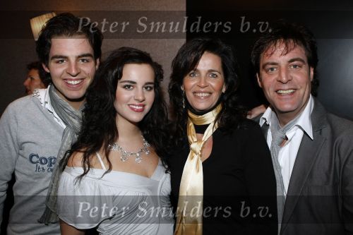 Uitgeest 19 januari 2009
Feest Henk Geels n Bobs saloon. Willem Mulder met vrouw en zoon en dochter
Peter Smulders bv