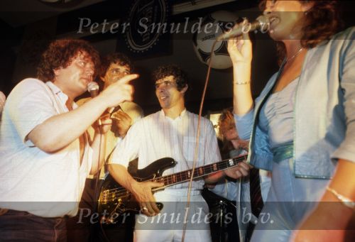 Rotterdam, 4 juni 1983
Afscheid Willem v Hanegem voetbalwedstrijd met FC Feyenoord tegen het Nederlands elftal van 1974
Na afloop wedstrijd een feest met o.a. optreden Willem met Andre Hazes en Ron Brandsteder