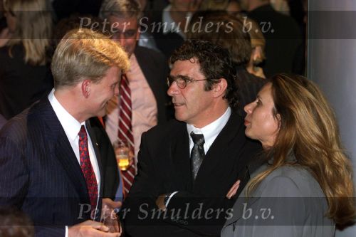Amsterdam 17 September 1999
Uitreiking boek over 100 jaar Top-sport met o.a. Prins Willem Alexander hier in gesprek met Willem v Hanegem en zijn vrouw Marianne v Hanegem



PETER SMULDERS BV