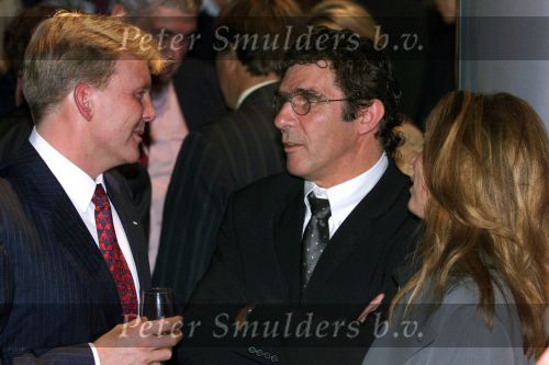 Amsterdam 17 September 1999
Uitreiking boek over 100 jaar Top-sport met o.a. Prins Willem Alexander hier in gesprek met Willem v Hanegem en zijn vrouw Marianne v Hanegem


PETER SMULDERS BV