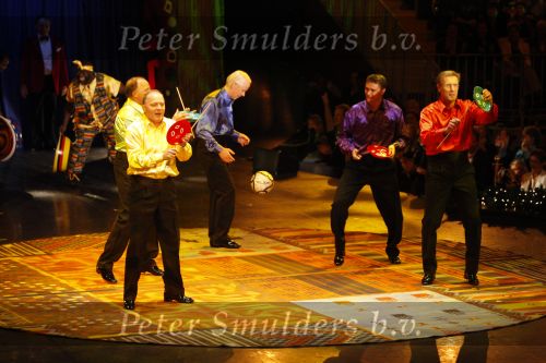 Amsterdam 17 december 2007
Tros Kerstcircus bij afrika afrika . Gerrie Muhren Hans v Breukelen Johnny Bosman Stanley Menzo en Rene en Willy v d Kerkhof